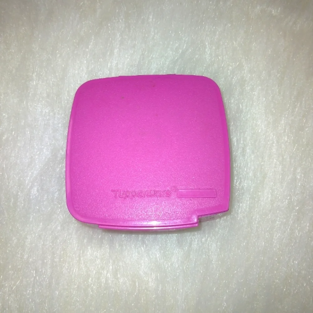 TUPPERWARE Lable Dispenser in Pink/Purple